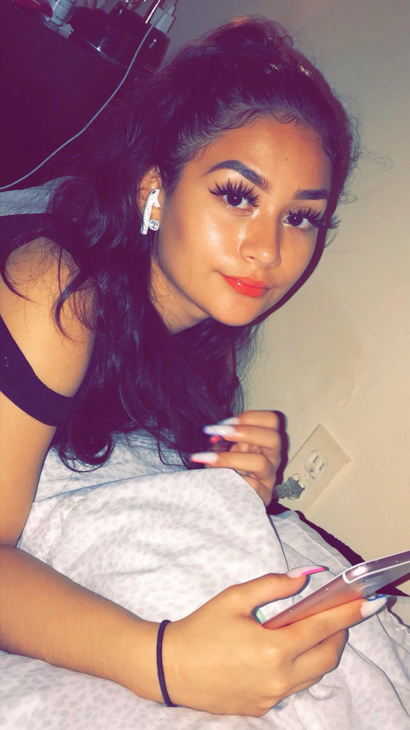 (Anal Gaping) Sofia Flores petite af 4’10 latina first time stretching open her tight teen asshole #5lCecIi9