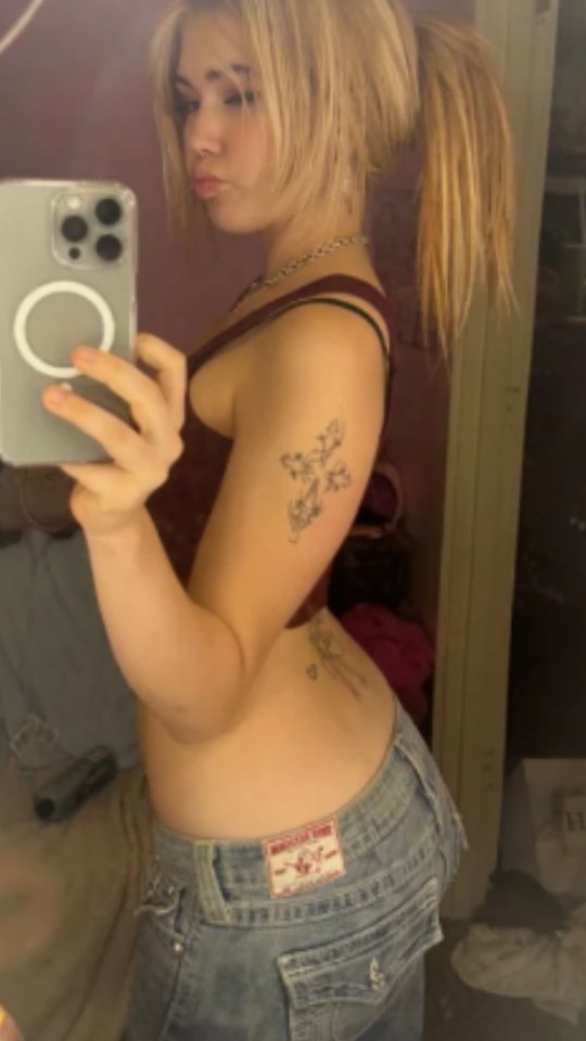 Petite blonde 18 #STBgjbPN