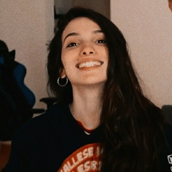 La famosa youtuber argentina Angie Velasco #MEYnq9N0