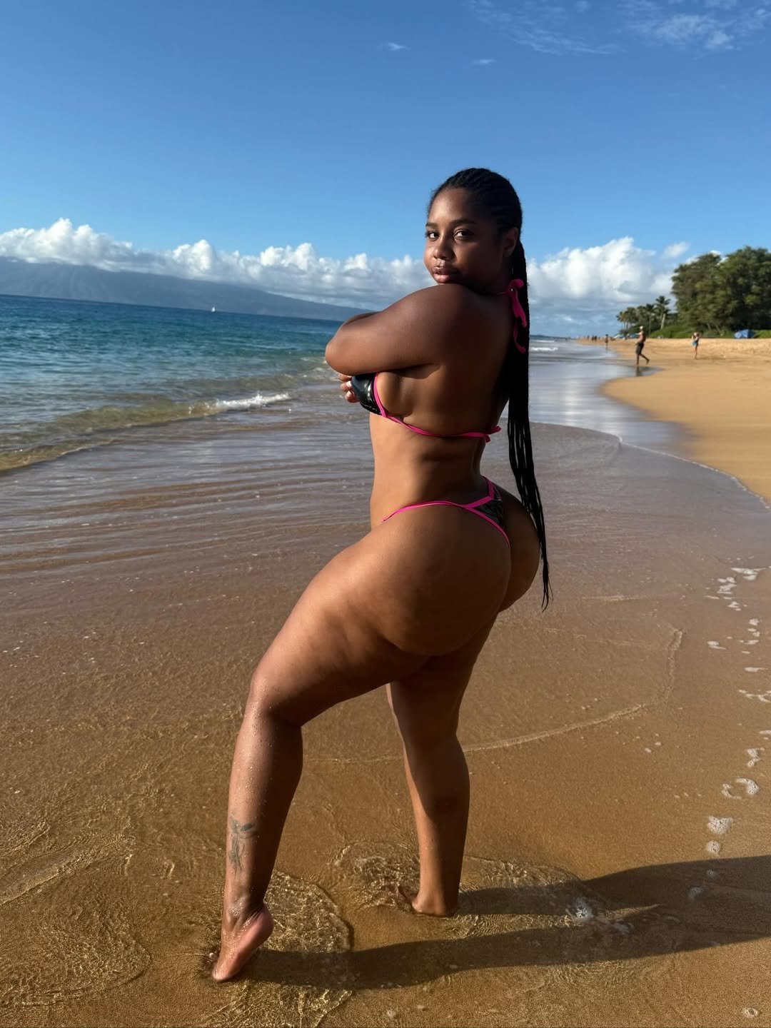 who asked for more beach pics 💕🤭 2 #2FFXuy4D